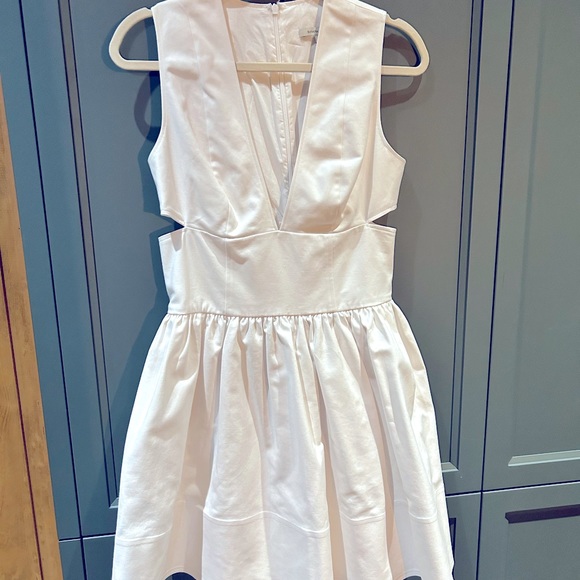 White dress - Picture 2 of 4